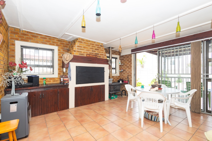 3 Bedroom Property for Sale in Uitzicht Western Cape